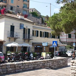 locanda-la-lucciola.hotelitalianriviera.com/